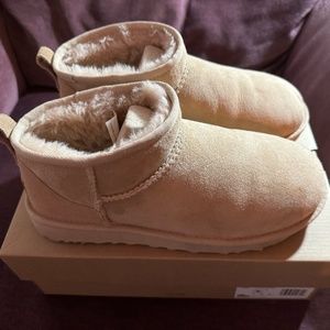 UGG Ultra Mini "Driftwood" Color